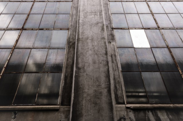 061207129-Edit