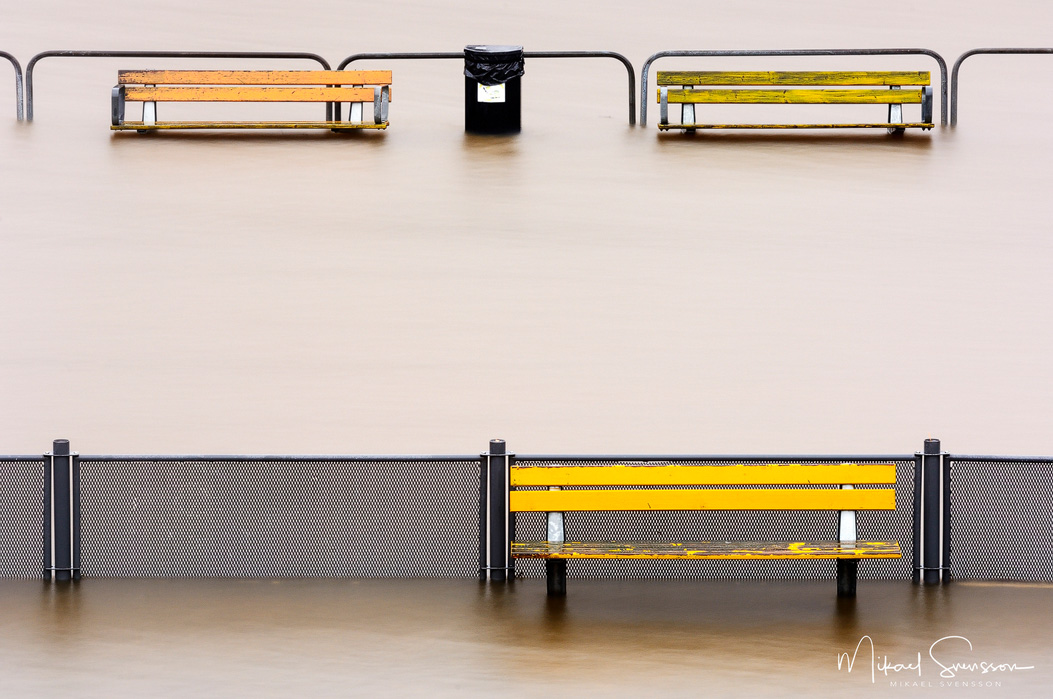 Mölndalsån svämmar över vid Mölndals sjukhus. Foto: Mikael Svensson