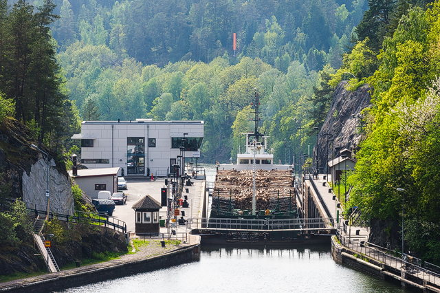Canal lock with boat in Göta Älv, Trollhättan, Sweden, Europe