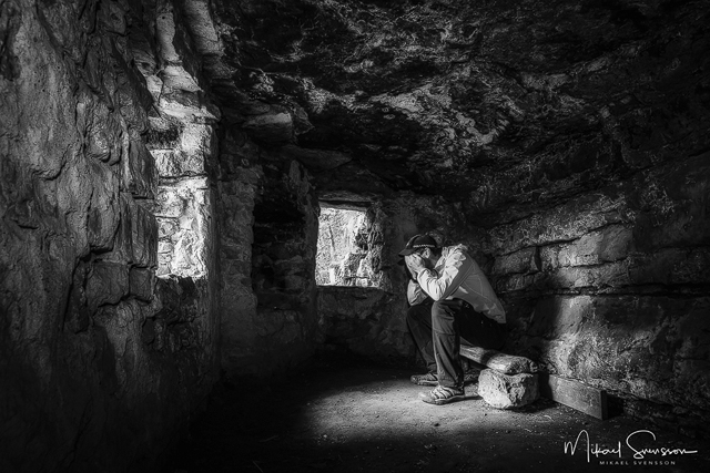 Lasse i bergets grotta, Kinnekulle. Foto: Mikael Svensson