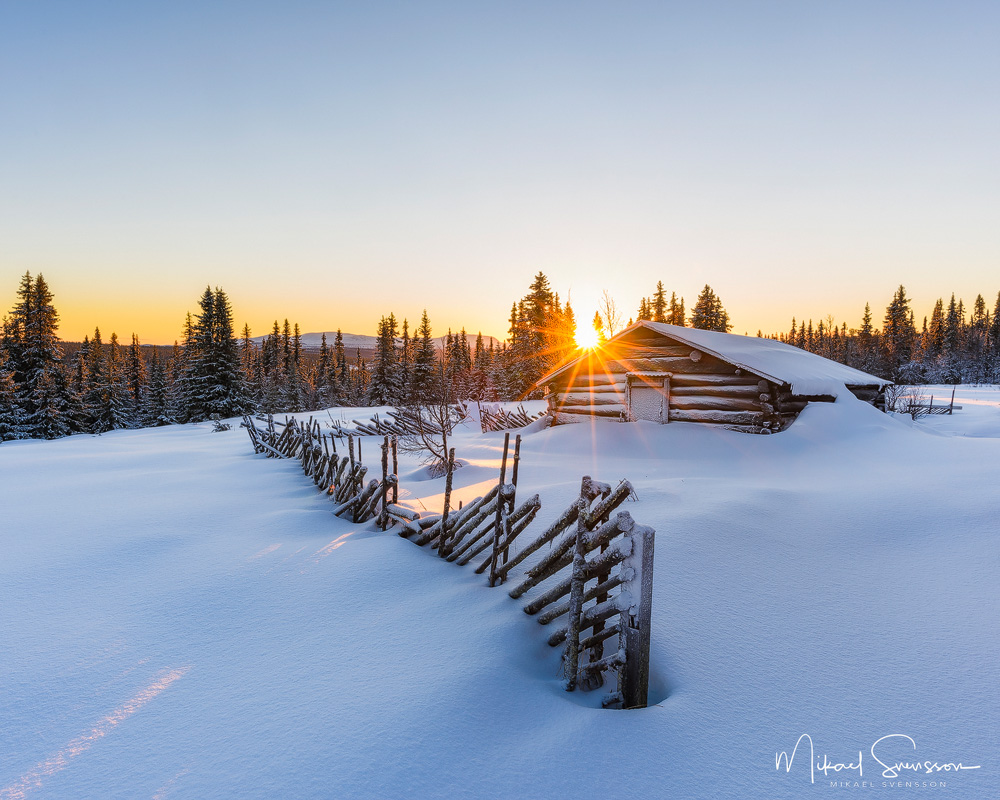 Soluppgång vid Staffsvallen, Härjedalen. Foto: Mikael Svensson