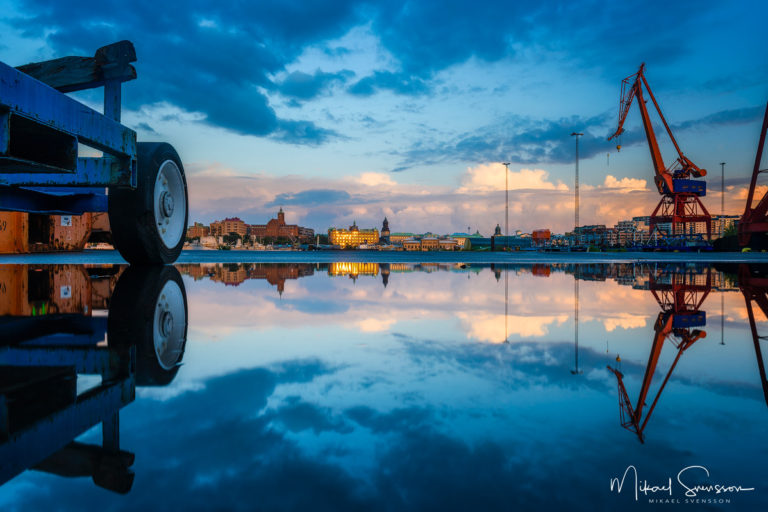 Spegling vid Lindholmen, Göteborg. Foto: Mikael Svensson, www.mikaelsvensson.com
