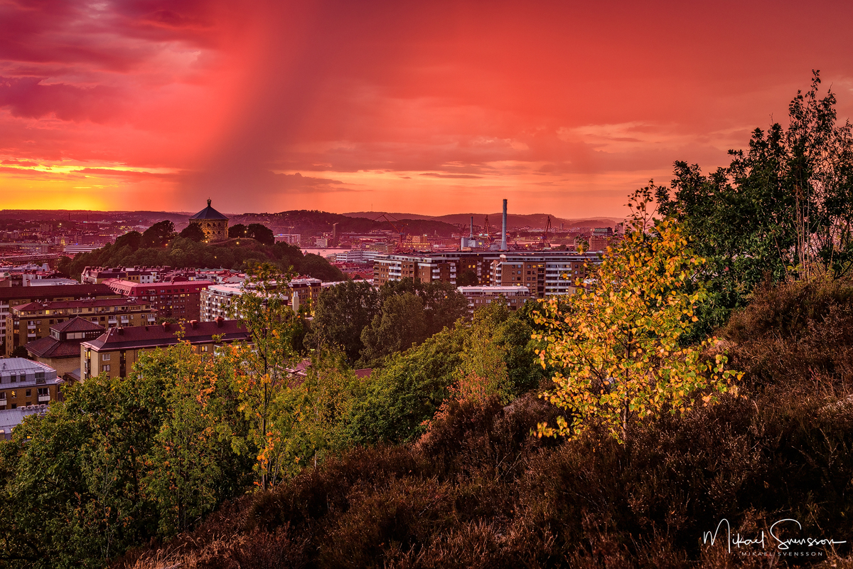 Färggrann himmel över Göteborg. 16 juli 2018. Foto: Mikael Svensson , www.mikaelsvensson.com