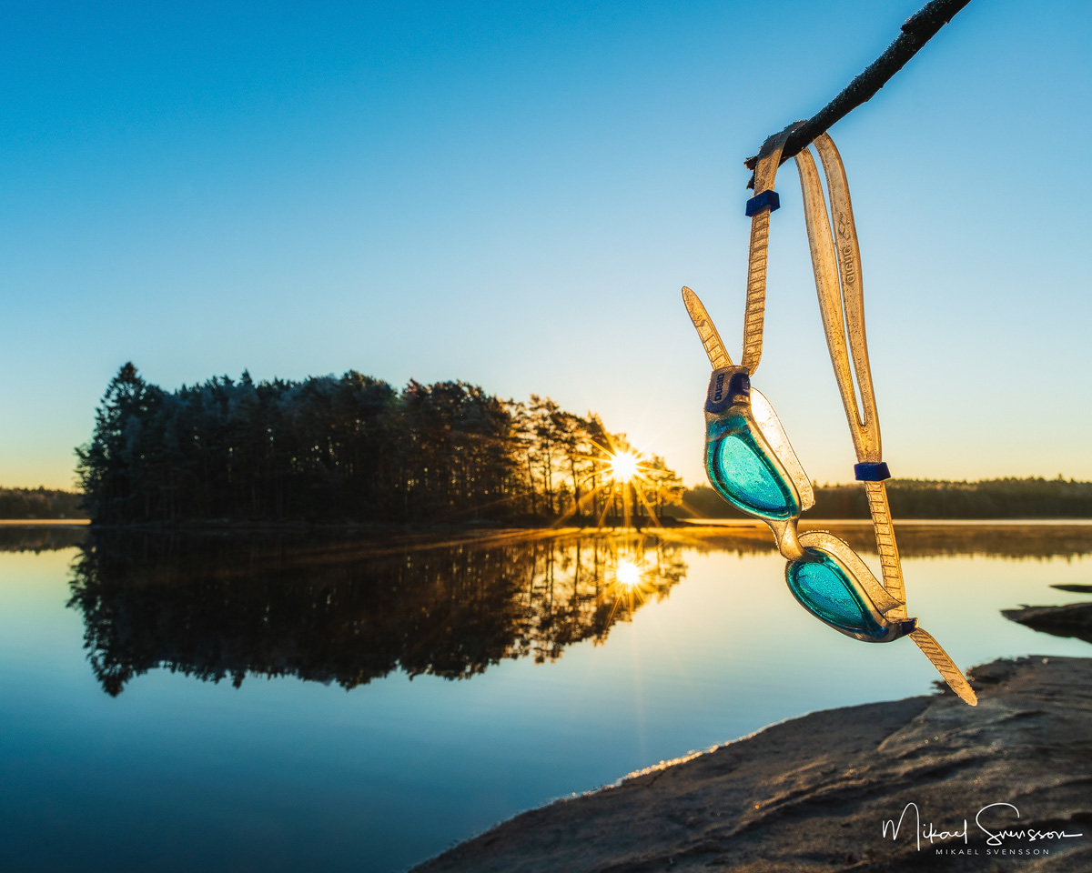 Simglasögon vid soluppgång, Finnsjön. Foto: Mikael Svensson, www.mikaelsvensson.com