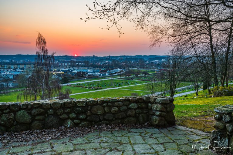 Soluppgång vid Fässbergs kyrkogård, Mölndal. Foto: Mikael Svensson, www.mikaelsvensson.com