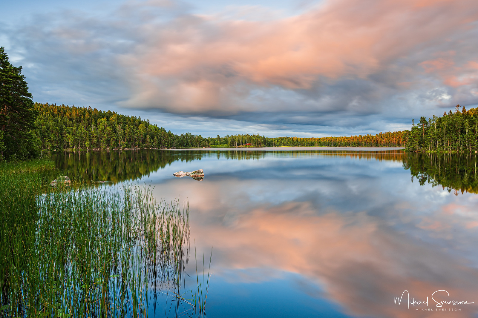 Kvällsljus vid sjön Nedre Virken, Åtvidaberg, Sweden. Foto: Mikael Svensson, www.mikaelsvensson.com