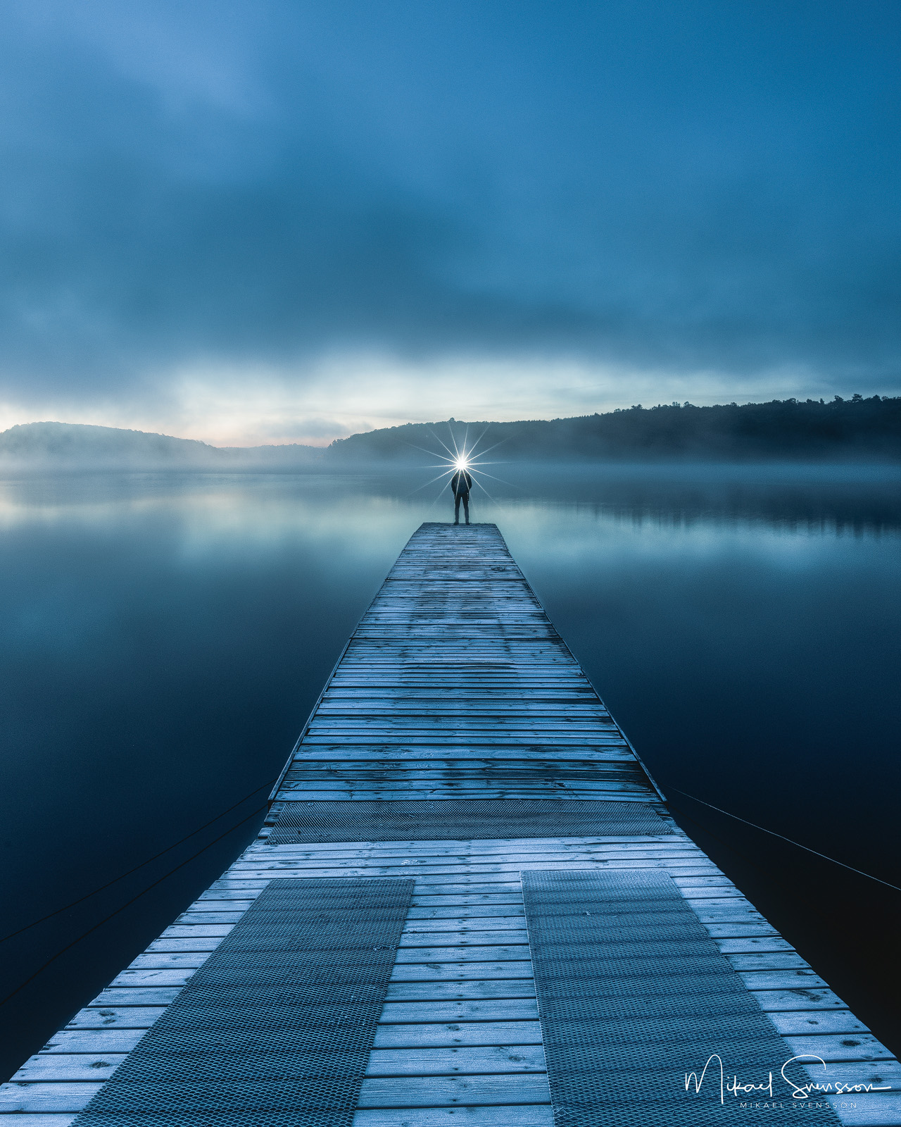 Man på brygga i Rådasjön, Mölndal.