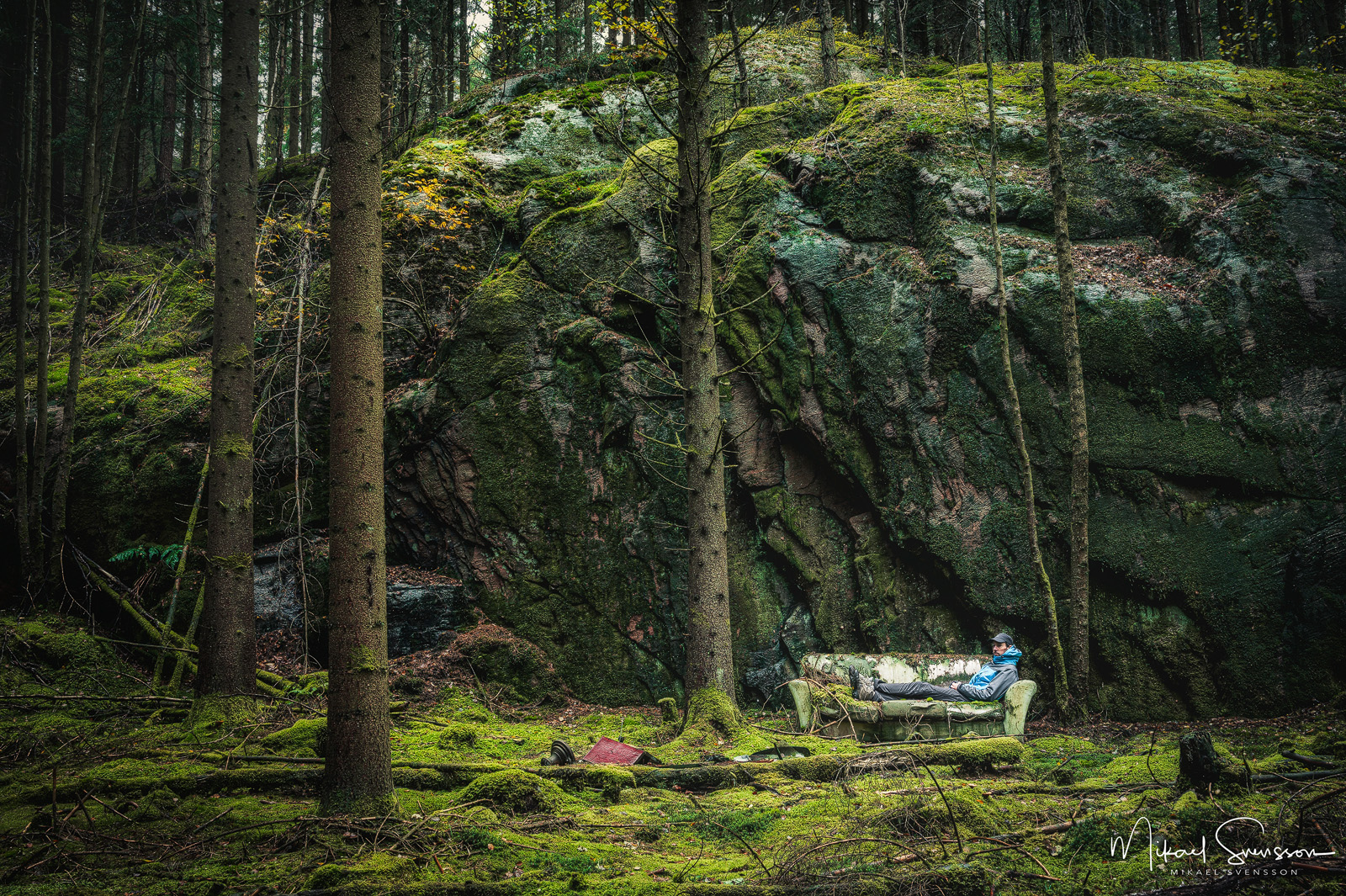Soffa vid Benarebyvägen, Mölndal. Foto: Mikael Svensson