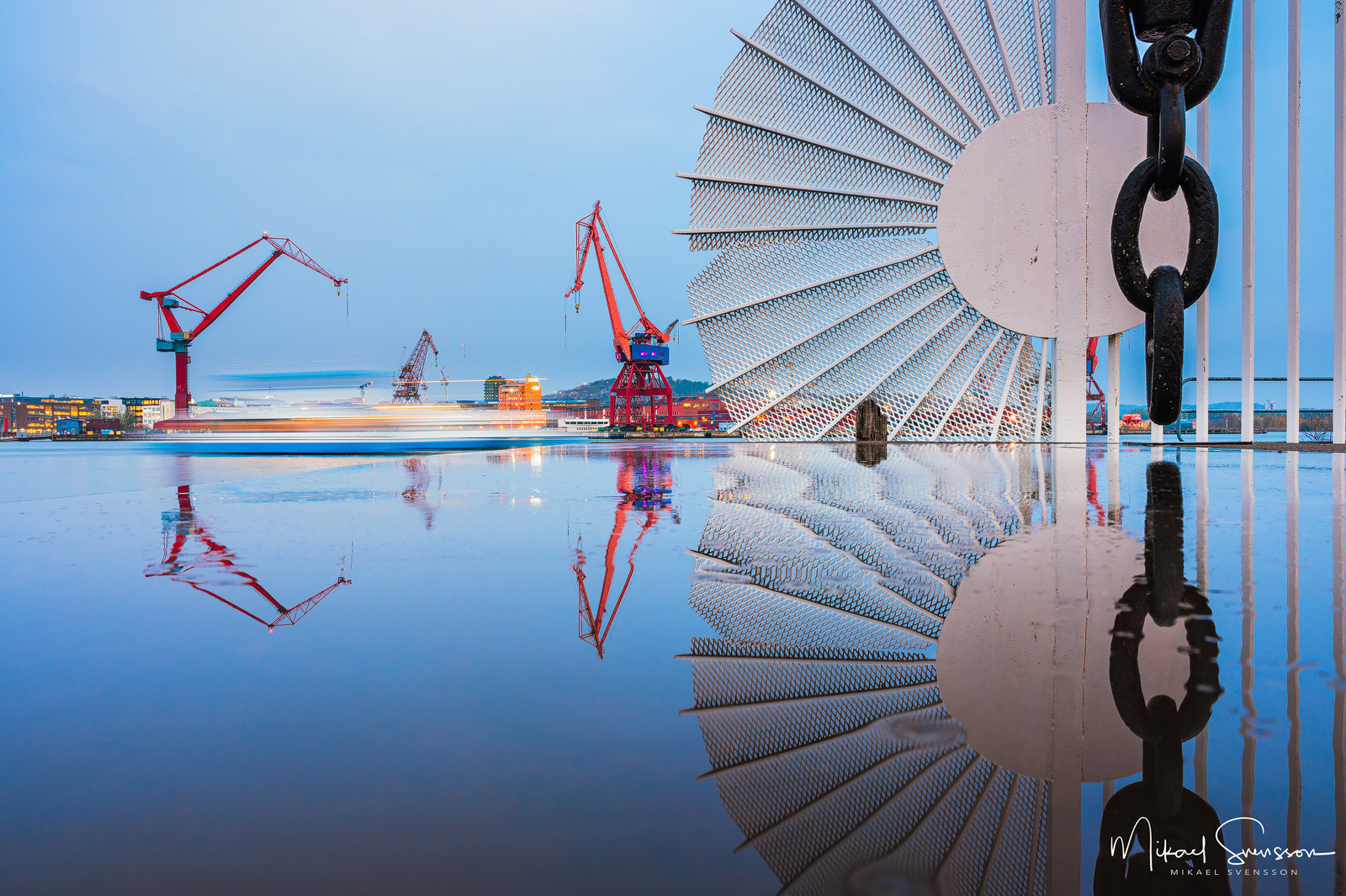 Spegling i Göteborgs hamn