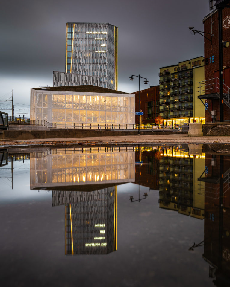 Spegling vid Gamlestads torg, Göteborg.