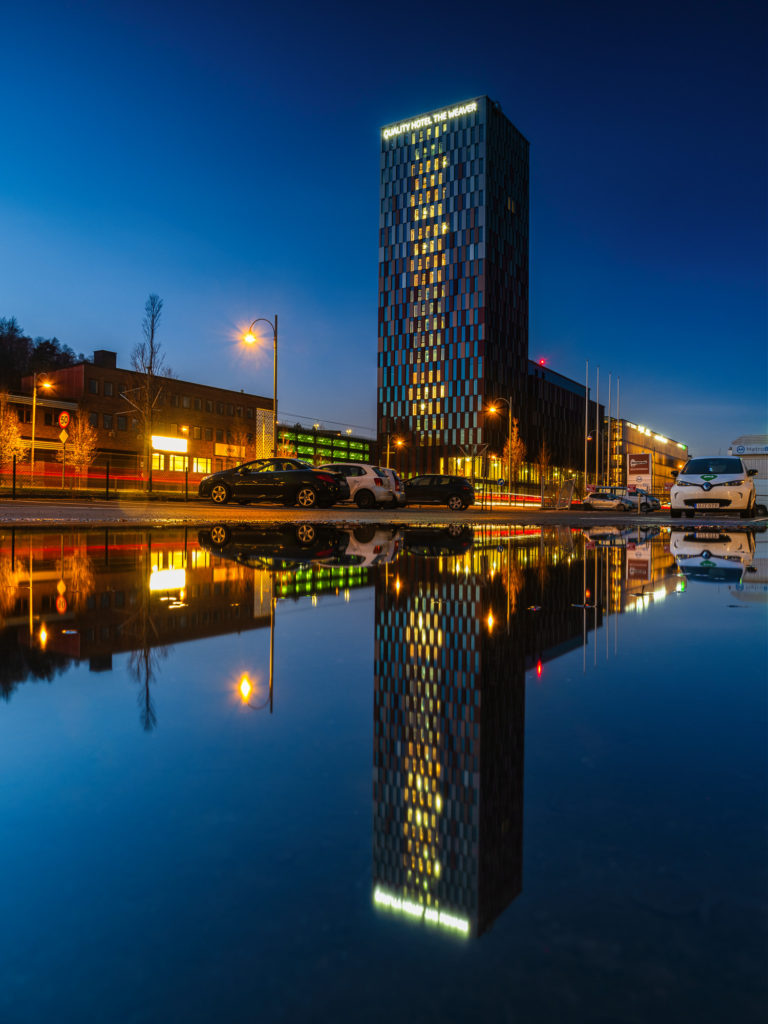 Spegling av Quality Hotel - The Weaver