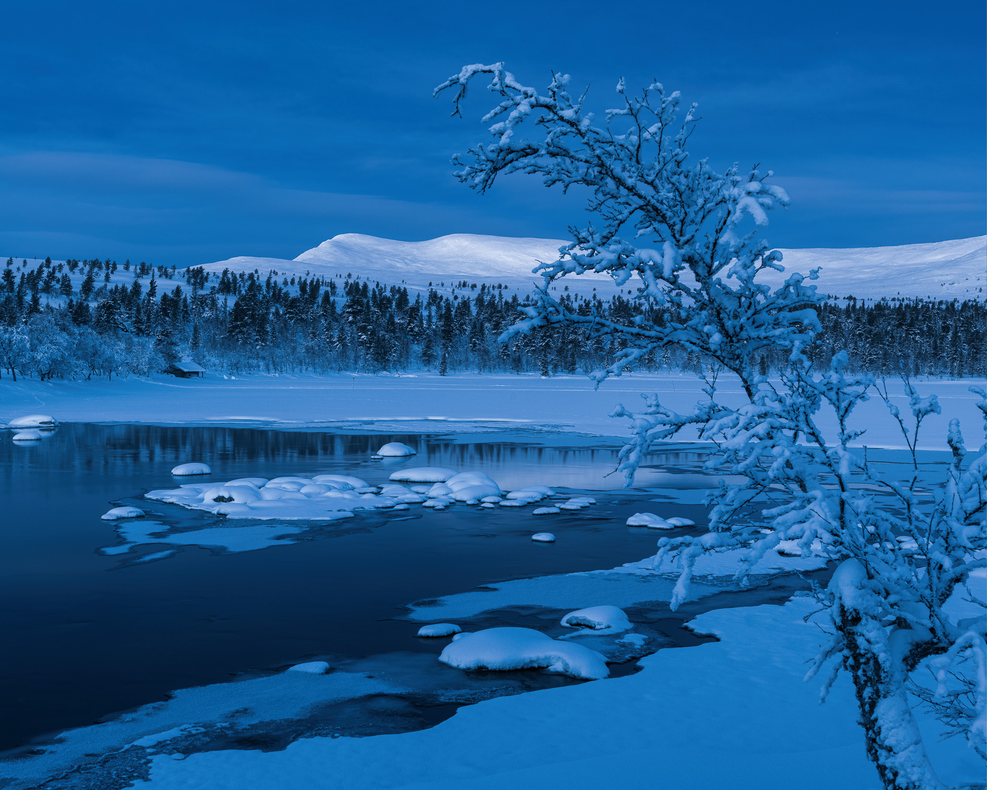 Blå timmen vid Grövelsjön