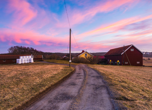 Solnedgång vid Fässbergs Mellangård, Mölndal.