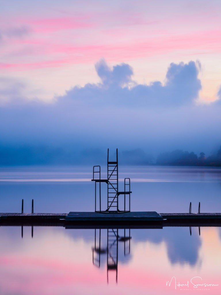 Soluppgång vid badplats i Mölnlycke, Härryda kommun