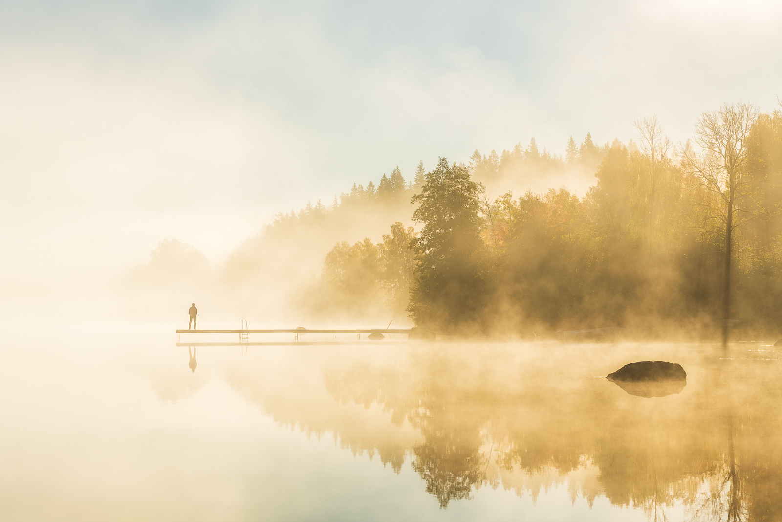 Soluppgång och dimmor vid Västra Ingsjön, Mölndal.