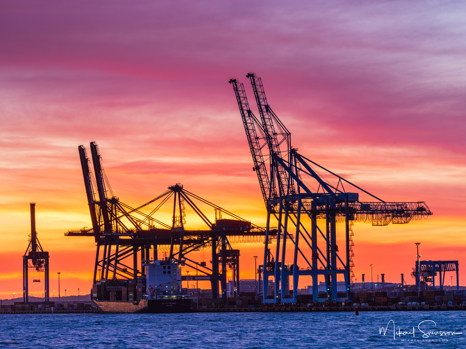 Solnedgång vid Skandiahamnen