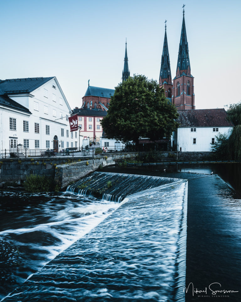 Uppsala domkyrka bakom Fyrisån, Uppsala.