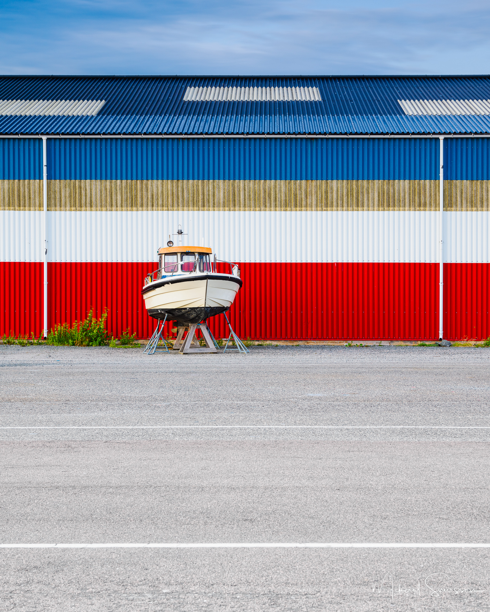 Båt kvar vid Torslanda lagun, Hisingen.