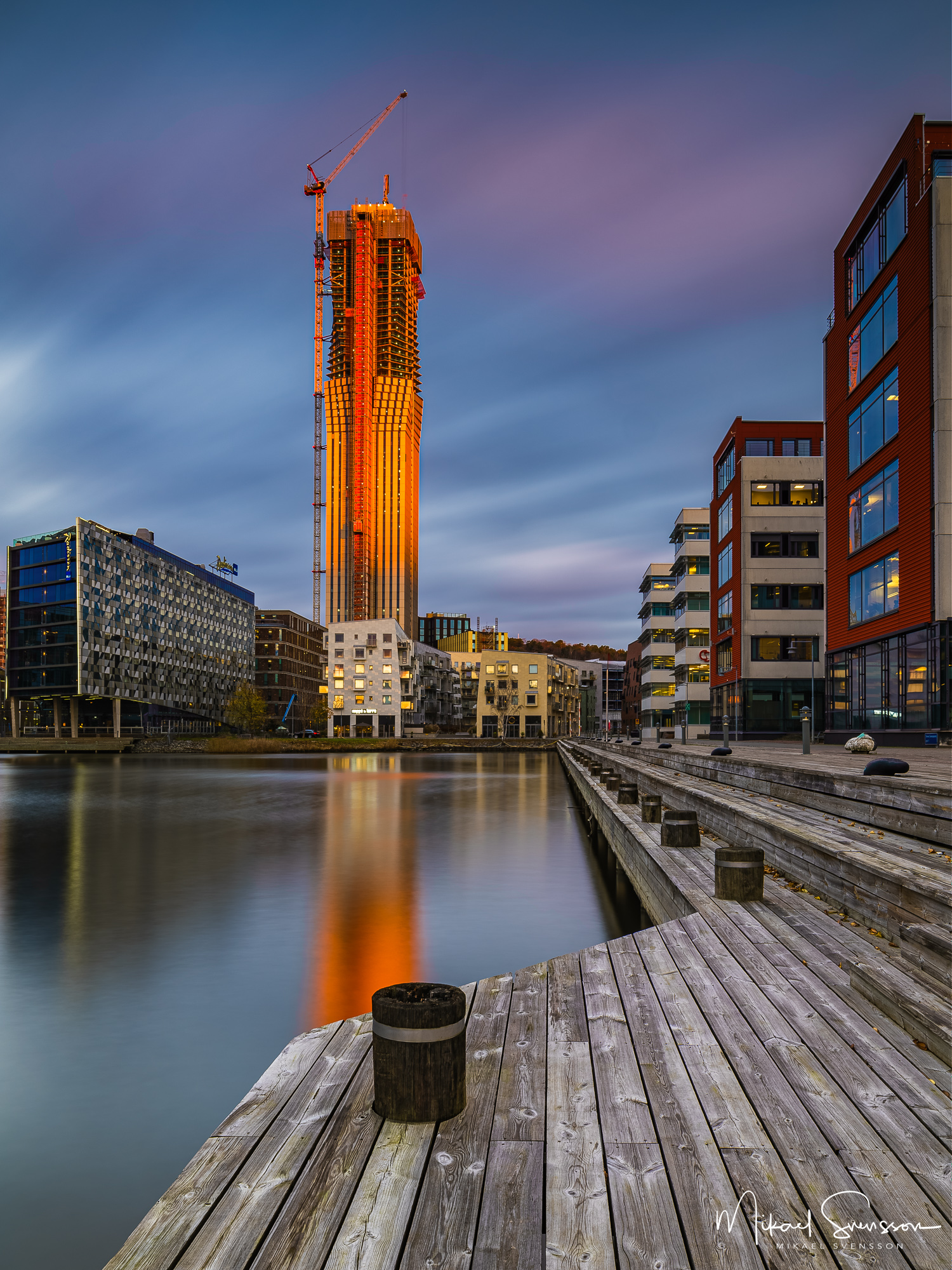 Gryningsljus på Karlatornet - Sveriges högsta byggnad.