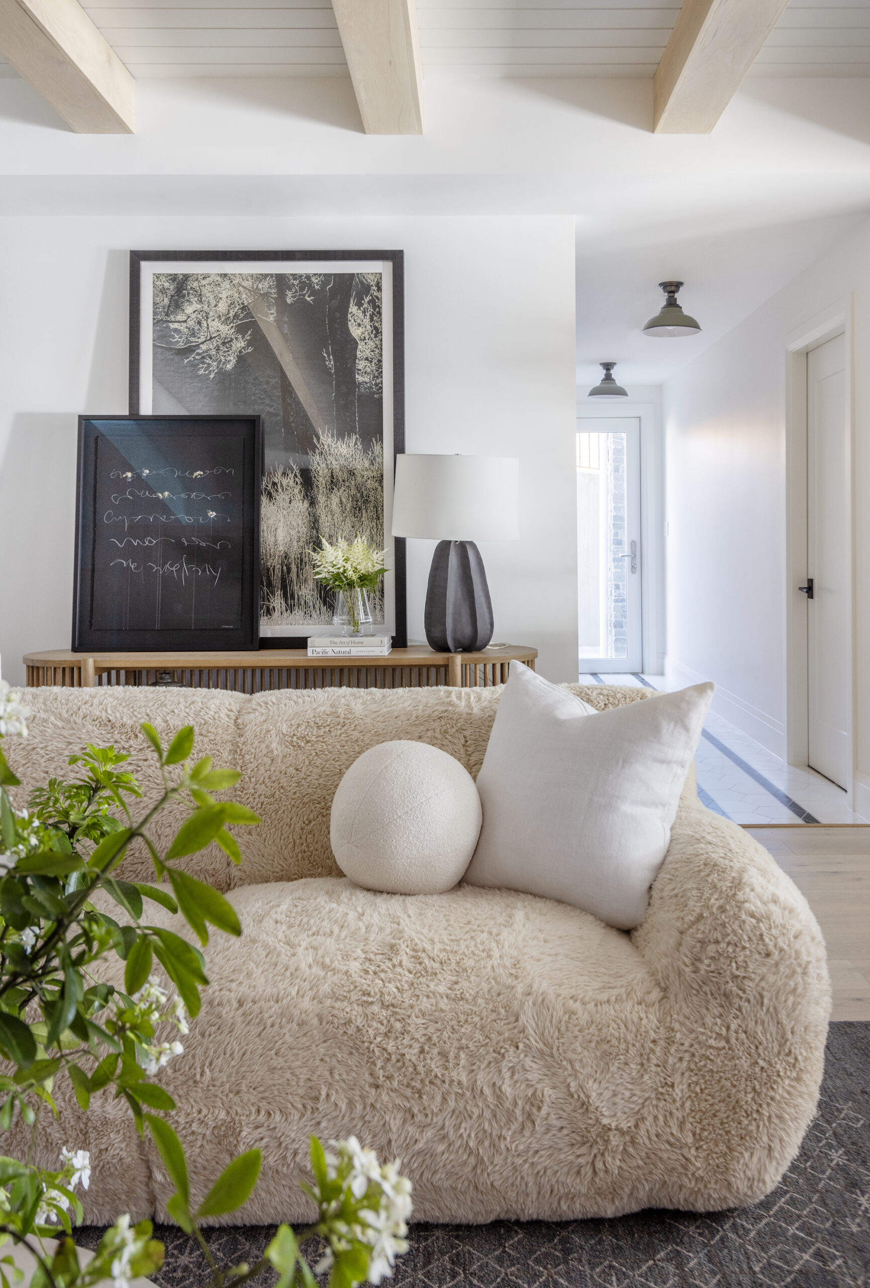 KNIGHT_VARGA_media room_2