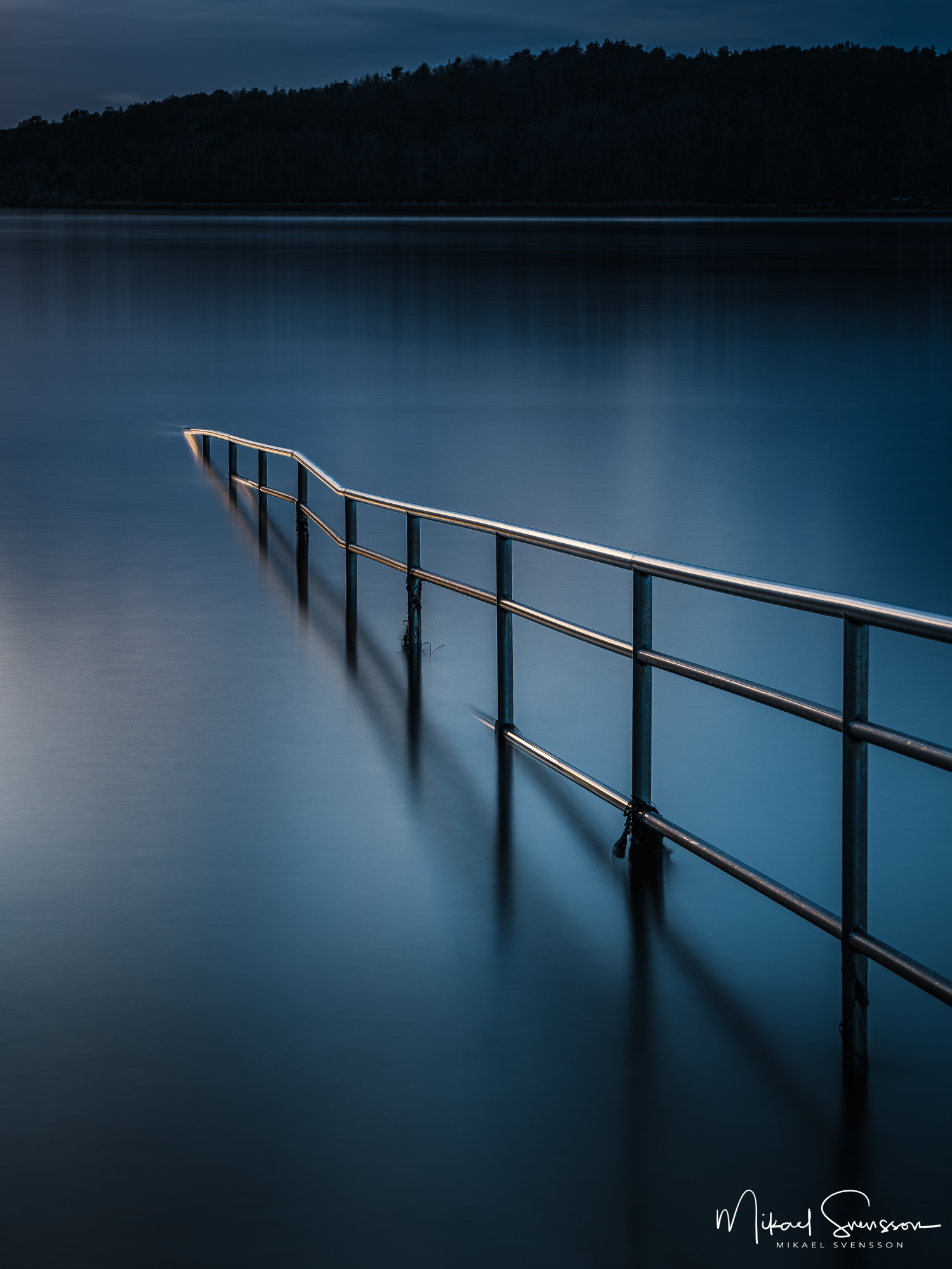 En av Göteborgs mest populära badplatser med långgrund sandstrand och stora gräsytor för lek, spel och solbad. Här kan du sola och bada från den 259 meter långa badpiren, som är Sveriges längsta. Ramper ner till sandstranden och från piren gör det lättare för rullstolsburna att bada.