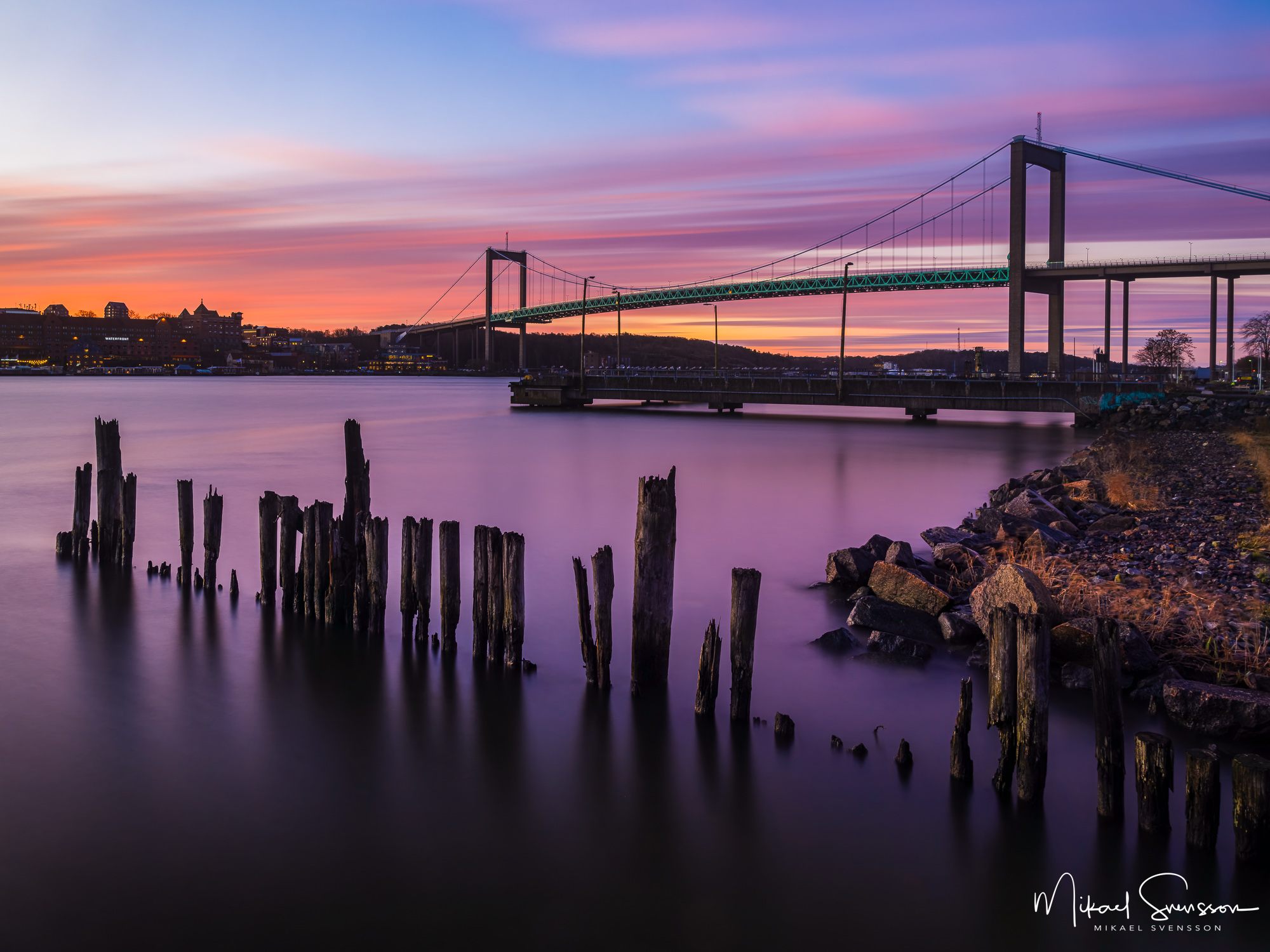 Soluppgång vid Älvsborgsbron från Färjenäs, Göteborg.