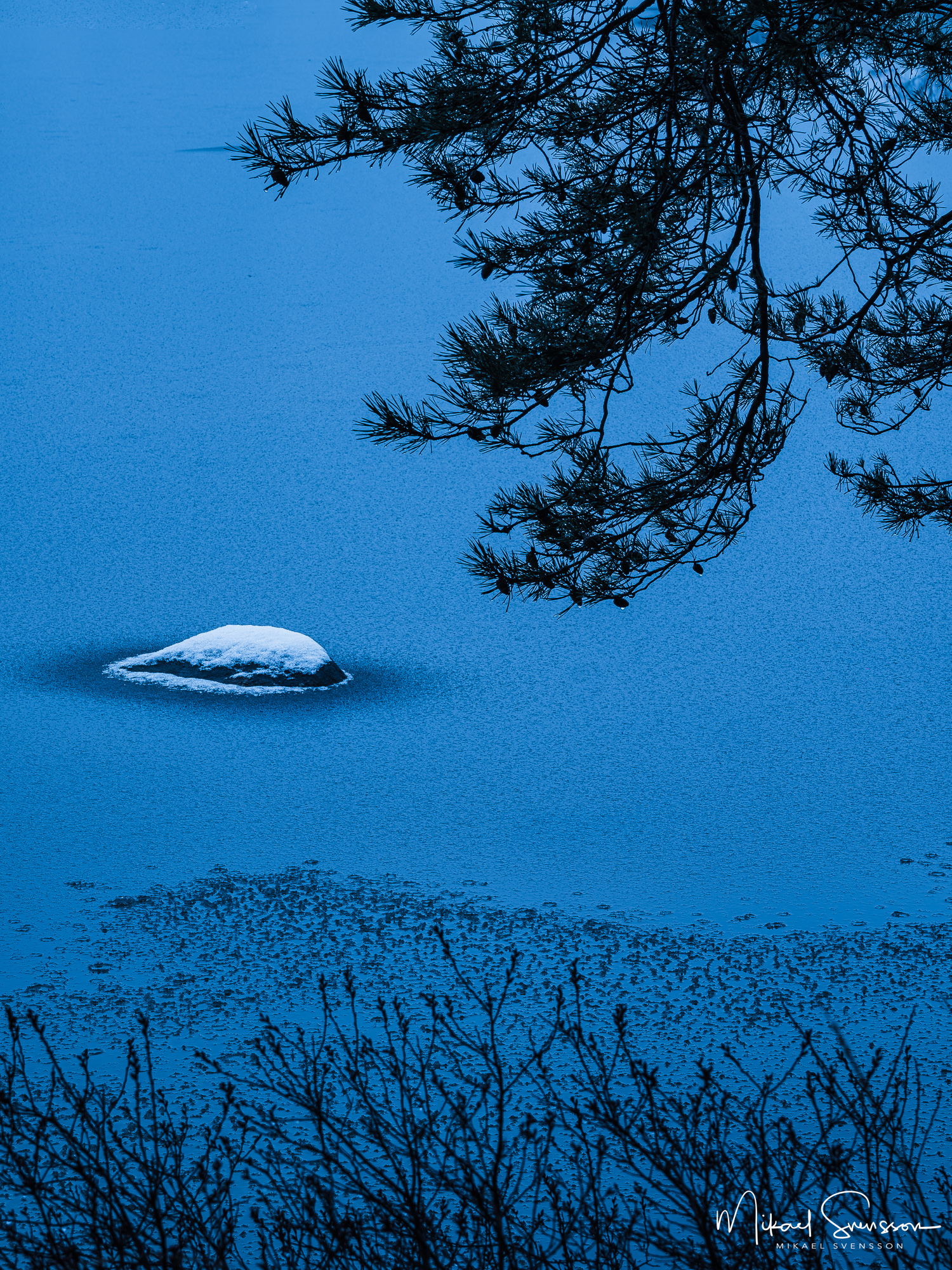 Kåsjön i vinterskrud, Partille kommun.