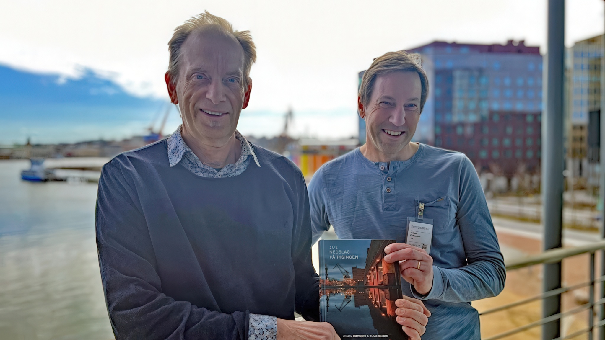 De skrev bok om Hisingen – ön som hela tiden förändras Claes Olsson och Mikael Svenssons bok om platser på Hisingen är ett försök att kartlägga platsen som hela tiden förändras. Foto: Fredrik Ankersen/Sveriges Radio