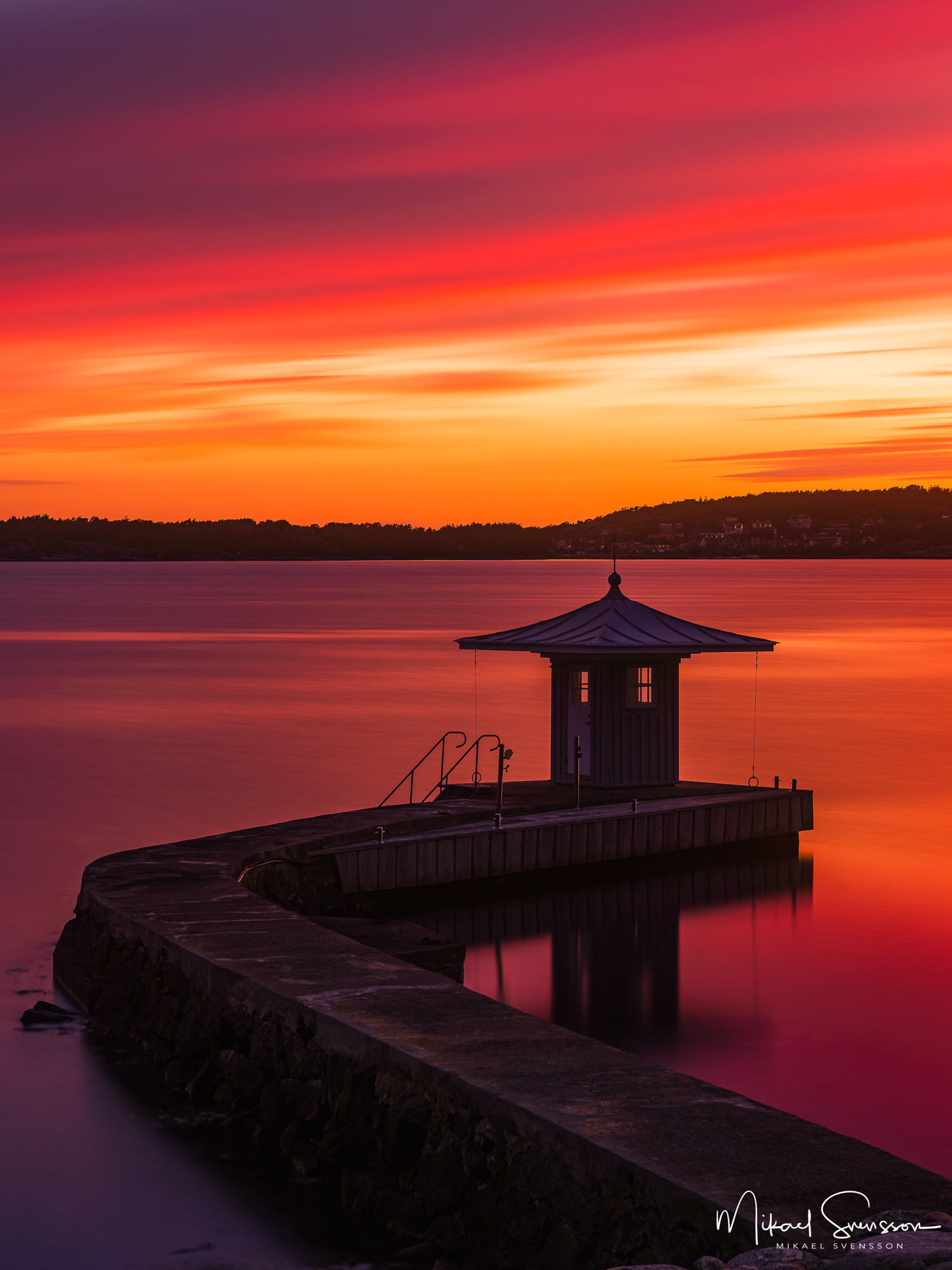 Vacker solnedgång vid Brottkärr längs med den gamla Säröbanan, Göteborg.