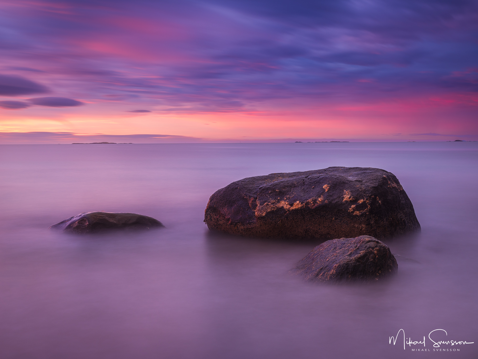 Solnedgång utanför Ulsteinsvik, Møre og Romsdal fylke, Norge.