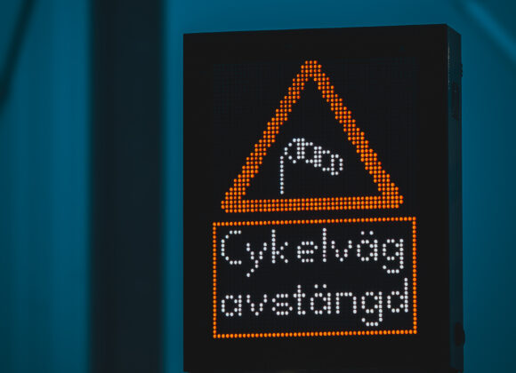 Cykelväg och väg avstängd på Älvsborgsbron på grund av kraftig vind.