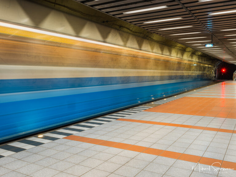 Spårvagn i rörelse vid Hammarkullen, Göteborg.