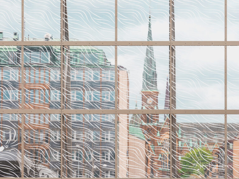 Oscar fredriks kyrka genom glas, Göteborg