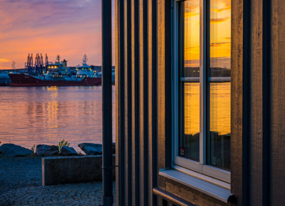 Solnedgång vid Nya Varvet i Göteborg – Fine Art Print / Canvas