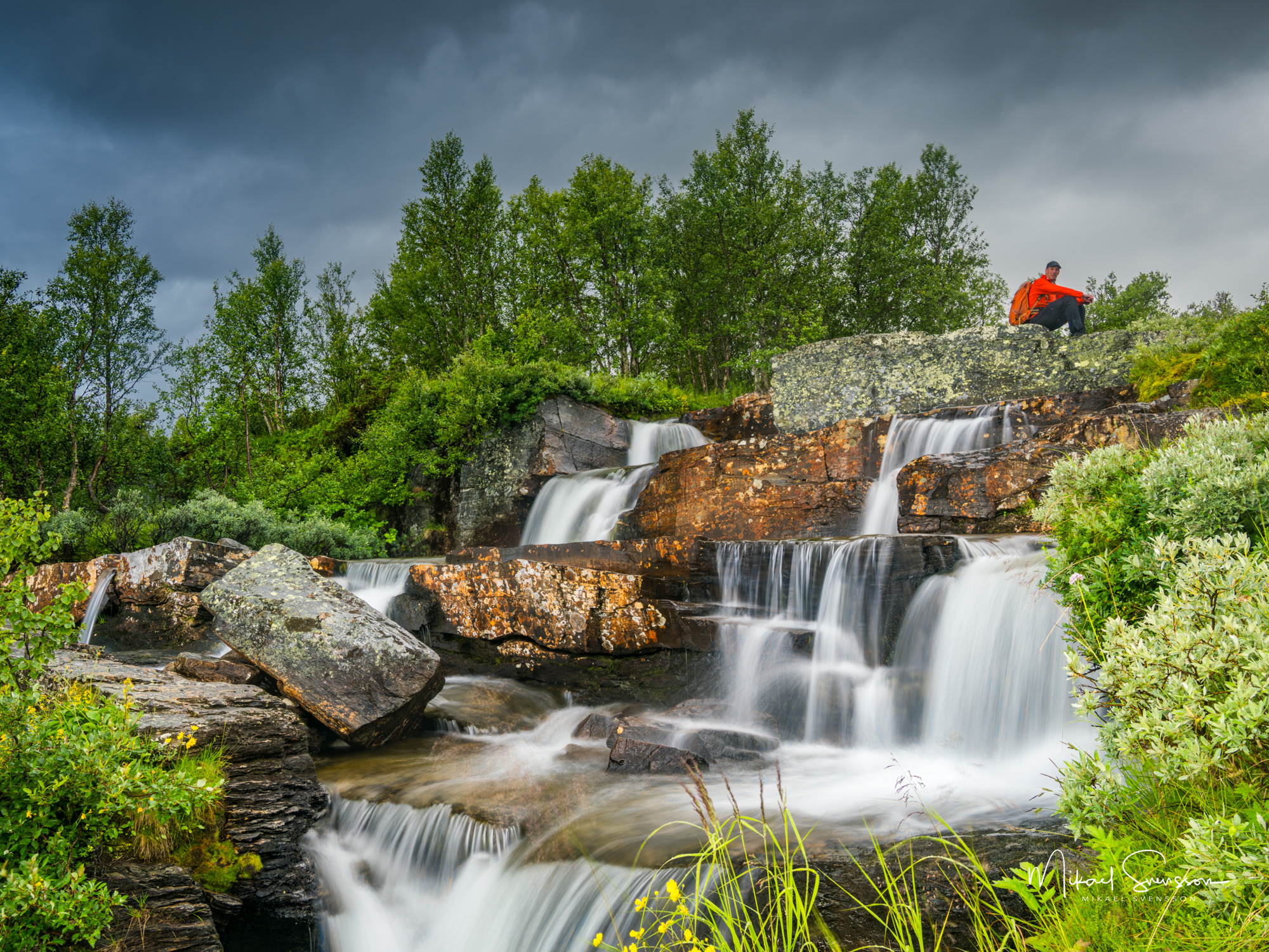 Innan regnet – Sputrefossen, Norge Innan regnet – Sputrefossen, Norge